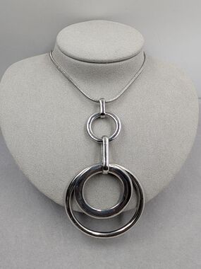 Versona Silver Tone Oversized Concentric Circle Statement Necklace | 0835